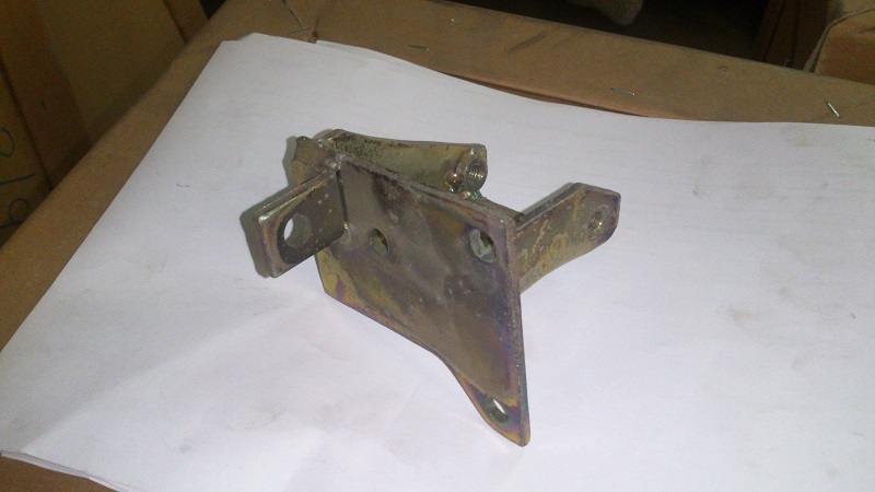 картинка КРОНШТЕЙН КРЕПЛЕНИЯ ГЕНЕРАТОРА FLYER  1000021