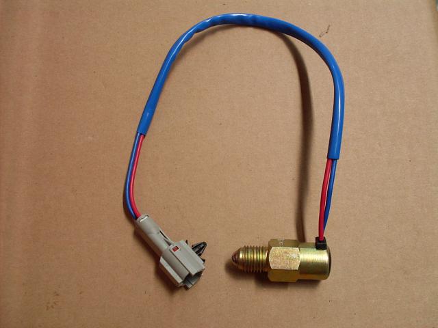 картинка ДАТЧИК КПП 4/4 ИНДИКАЦИИ ВКЛЮЧЕНИЯ 4WD HOVER(СИНИЙ ПРОВОД)  SC-1803311